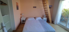 belle chambre sur terrasse à 3 min de la gare